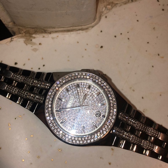 I’m selling this bulova phantom watch - Picture 2 of 3